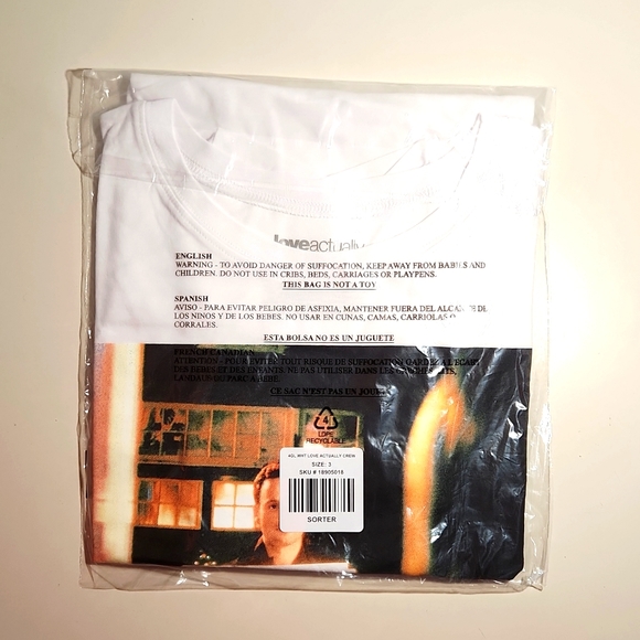 ❤️NWT VINTAGE TORRID TEE - LOVE ACTUALLY MOVIE TEE - HOLIDAY CHRISTMAS PLUS SIZE - Picture 5 of 8